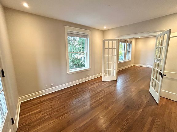 5th image of 2220 W Berteau Ave #2E