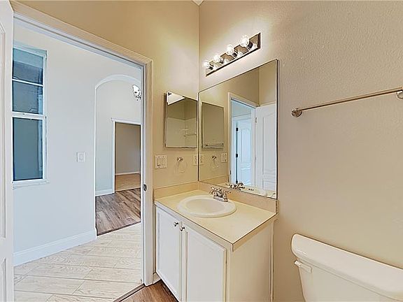3rd image of 6828 Runner Oak Dr