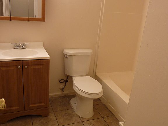 5th image of 15 Muriel Ct APT L