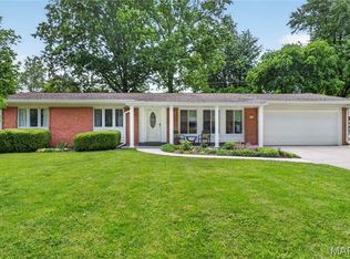 842 Lesparre Dr, Saint Louis, MO 63141