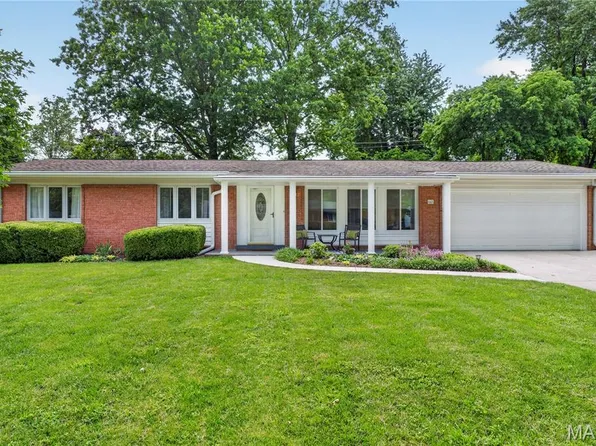 842 Lesparre Dr, Saint Louis, MO 63141