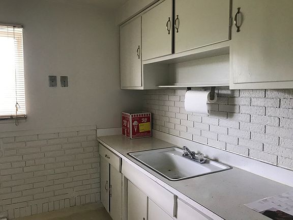 2nd image of 4936 Caroline Dr APT 3