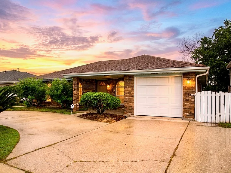 3228 Veronica Dr — Photo 2