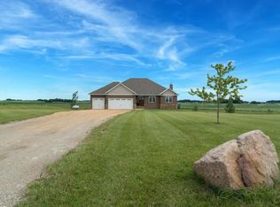 41529 237th Ave, Le Center, MN 56057