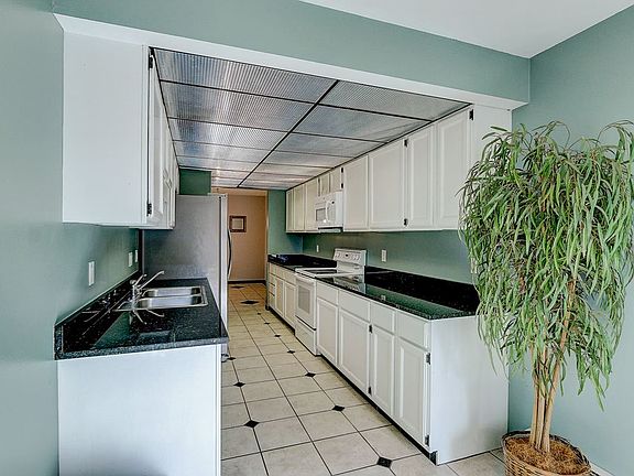 5th image of 65 Golf Course Rd Unit D