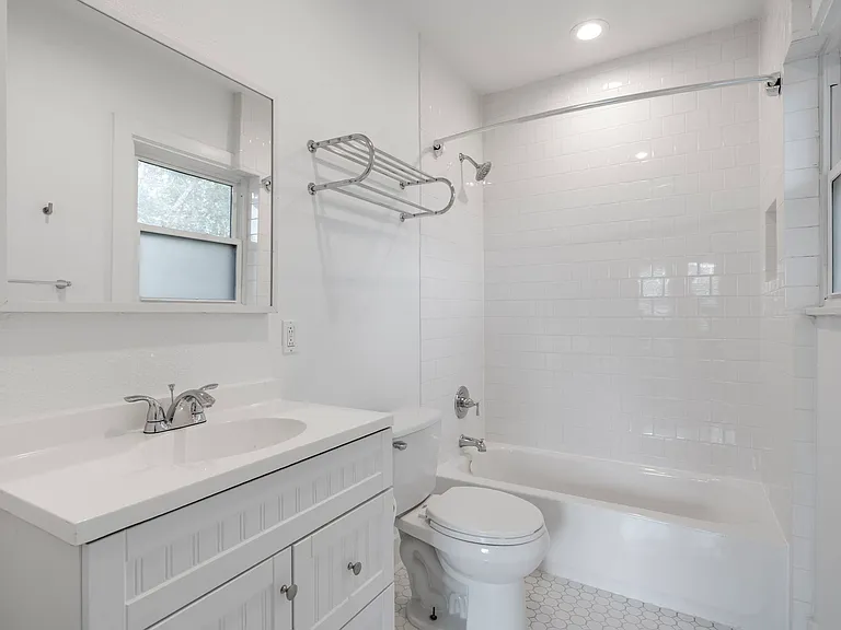 5800 Oram St #5800 — Photo 20