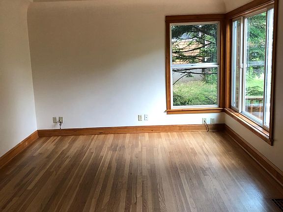 Entry/living room