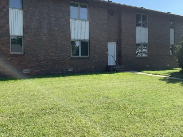 1703 Heritage Ln, Great Bend, KS