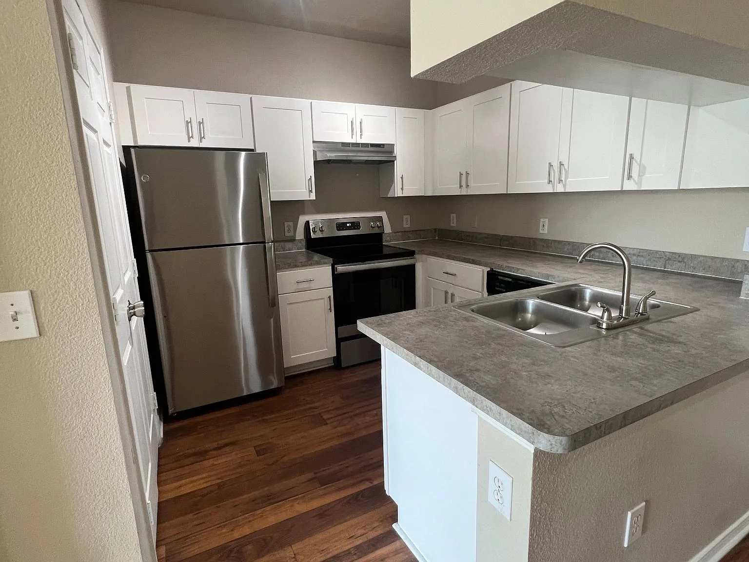 2 bed, 1362 sqft, $1,995 — Photo 3