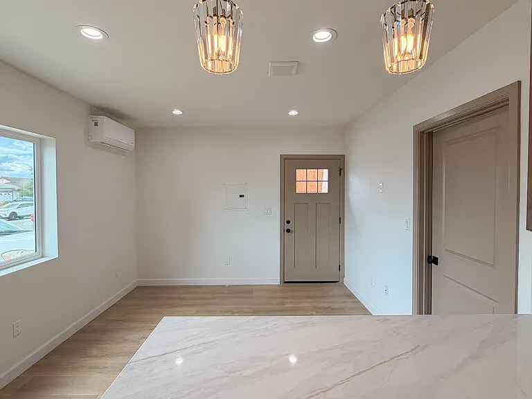 579 Meadow Ln — Photo 4
