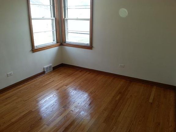 5th image of 4845 N Mont Clare Ave