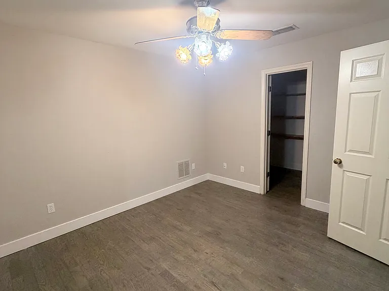 908 McCoy Dr — Photo 16