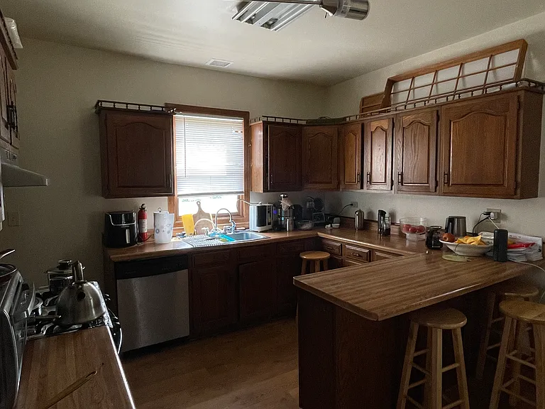 903 Logan Ave — Photo 5