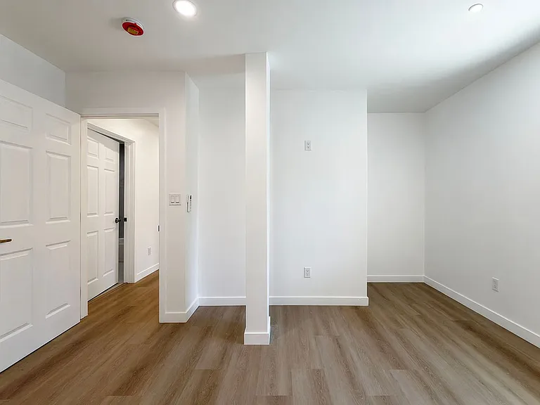 2247 Earl Ave — Photo 11