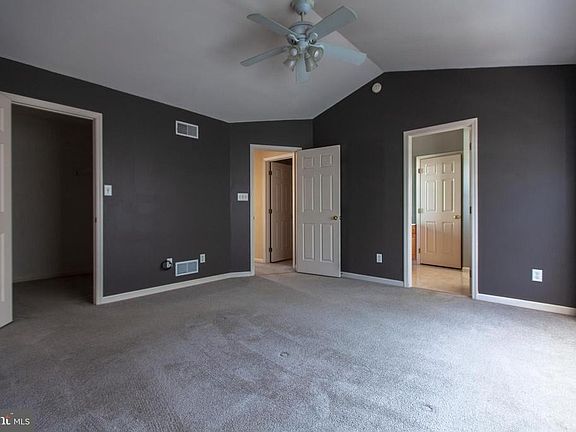 MASTER BEDROOM WITH WALKIN CLOSET AND ON-SUITE