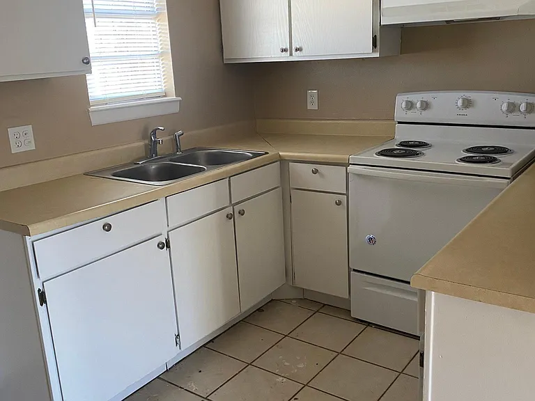 1413 Becky Ct #1413 — Photo 1