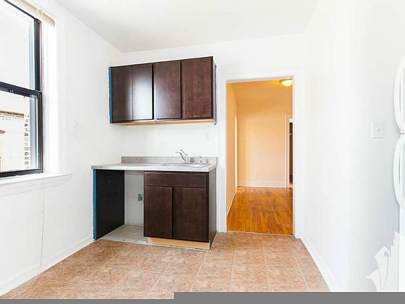 4th image of 2329 N Spaulding Ave #1A