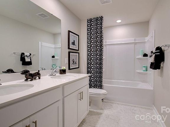 5th image of 830 Adelston Ln