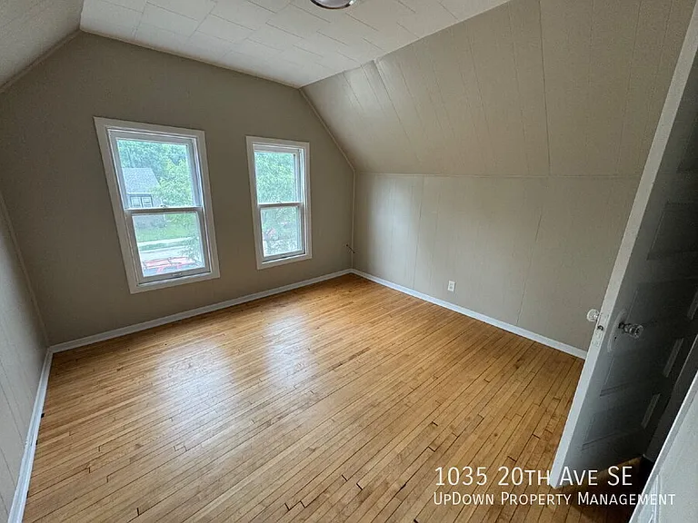 1035 20th Ave SE — Photo 17