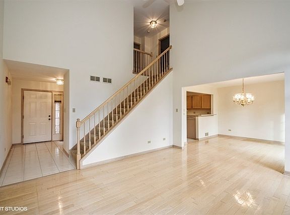 3rd image of 8421 Sandalwood Ct