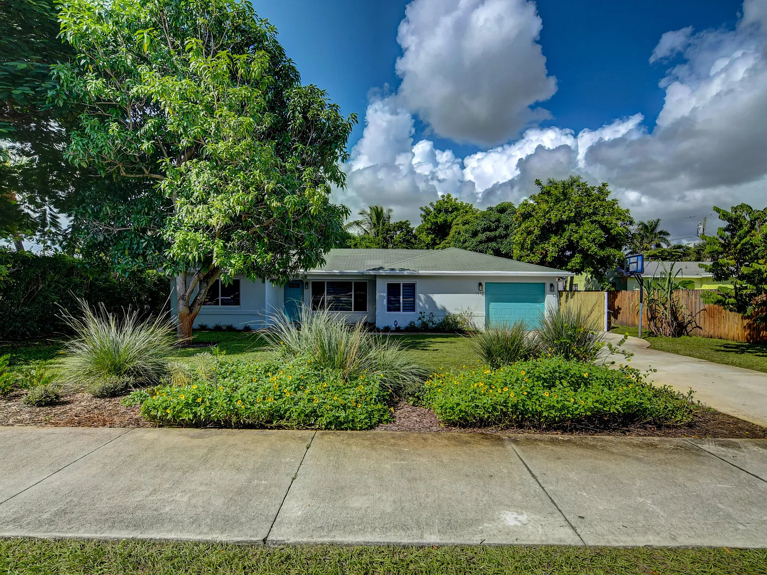3 bed, 2.0 bath, 1673 sqft, $5,000 — Photo 3