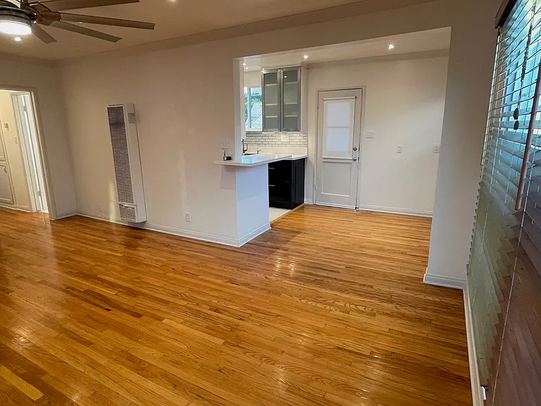 5723 San Vicente Blvd — Photo 3