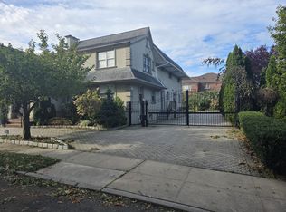 2922 214th Pl, Flushing, NY 11360
