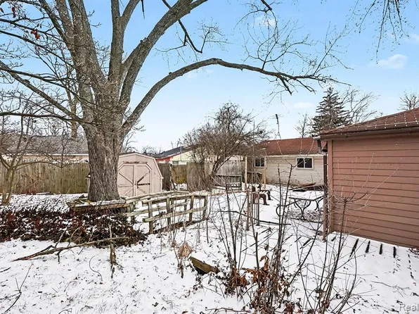 672 Linda Vista Dr, Pontiac, MI 48342