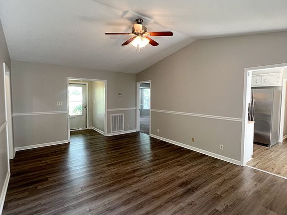 5th image of 3816 Trenton Rd