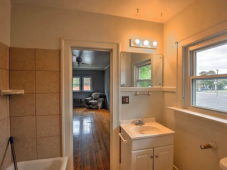 310 N Pine St #5 — Photo 8