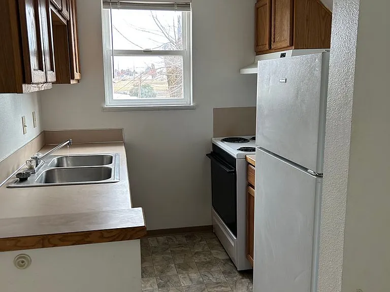 118 E Brooks St — Photo 2