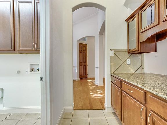 5th image of 5748 New Castle Dr