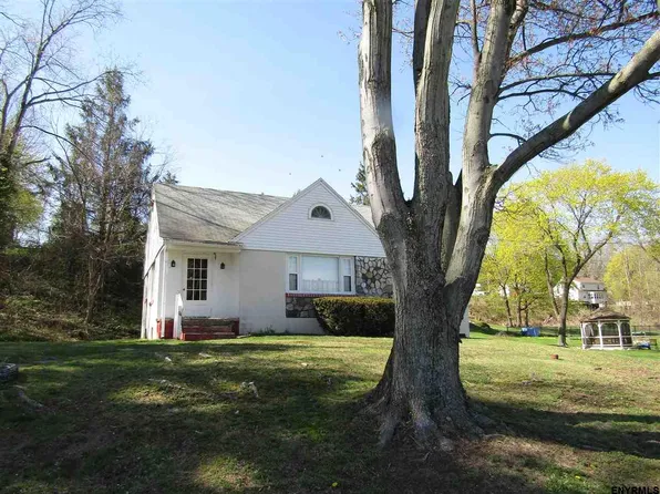 94 Davis Ave, Waterford, NY 12188