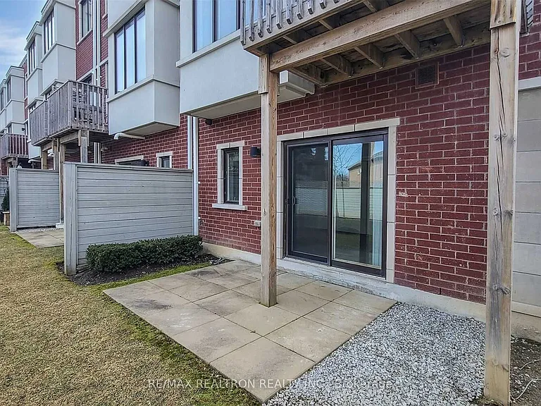 76 Genuine Ln — Photo 38