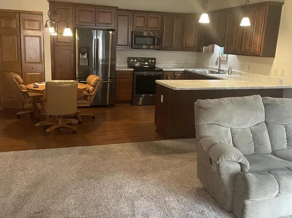 6150 South Creekside DRIVE #1, Cudahy, WI 53110