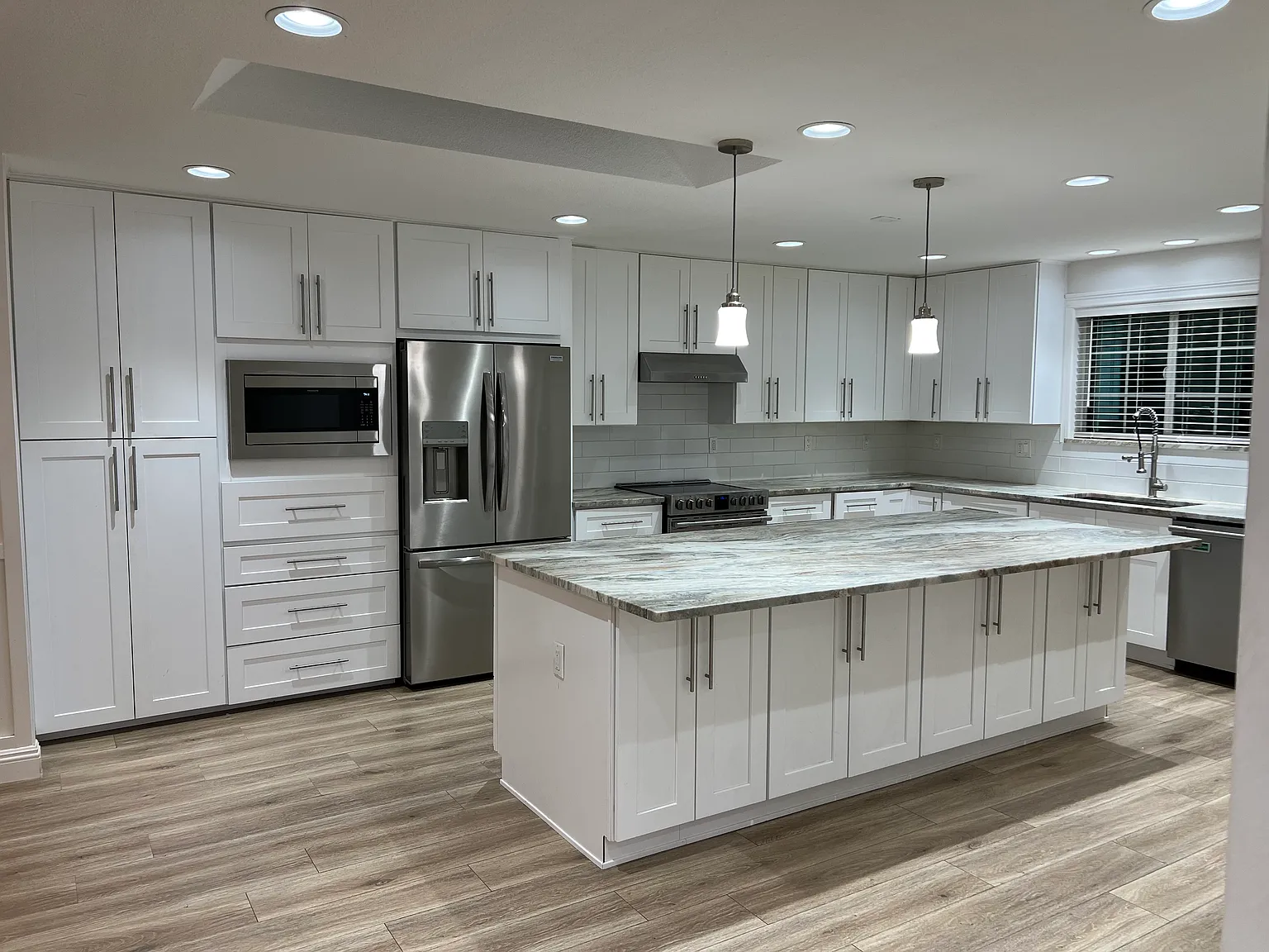 5 bed, 2.5 bath, 3238 sqft, $4,200 — Photo 4