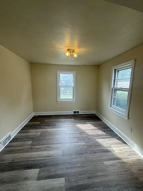2 bed, 1.0 bath, $1,695 — Photo 2