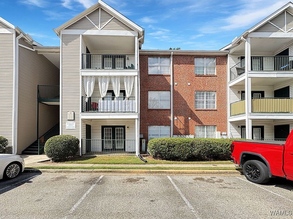1st image of 120 15th St E APT 304