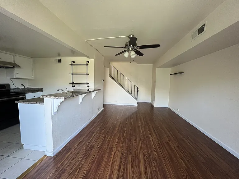 2215 Admiralty Ln — Photo 8