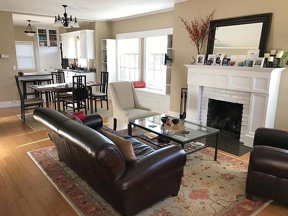 Living room - gas fireplace