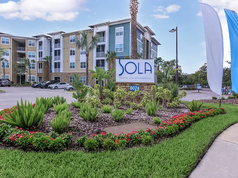 Sola South Lux Apartments — Photo 40