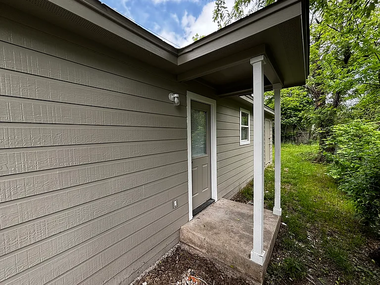501 Henderson St — Photo 11