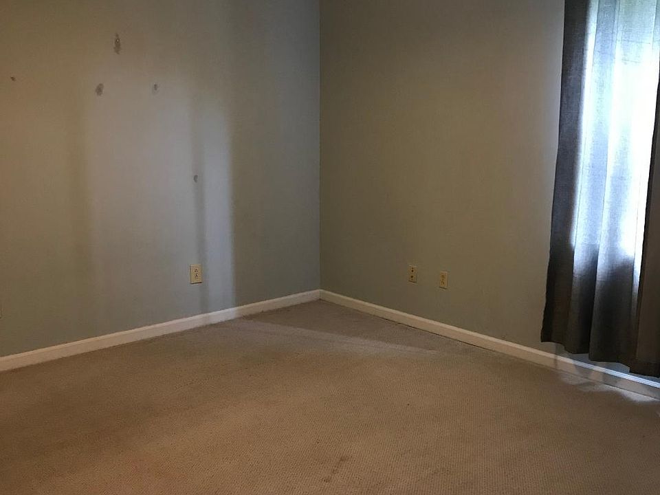 2nd image of 583 Garrison Ave APT 3
