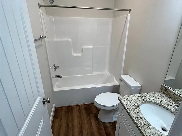 104 Oak Ln — Photo 4