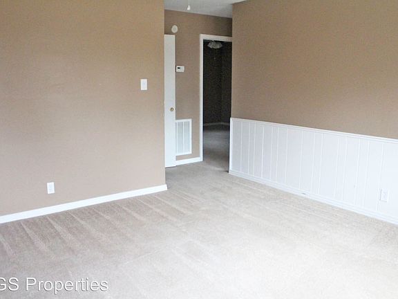 2nd image of 528 W Wheeler St #B