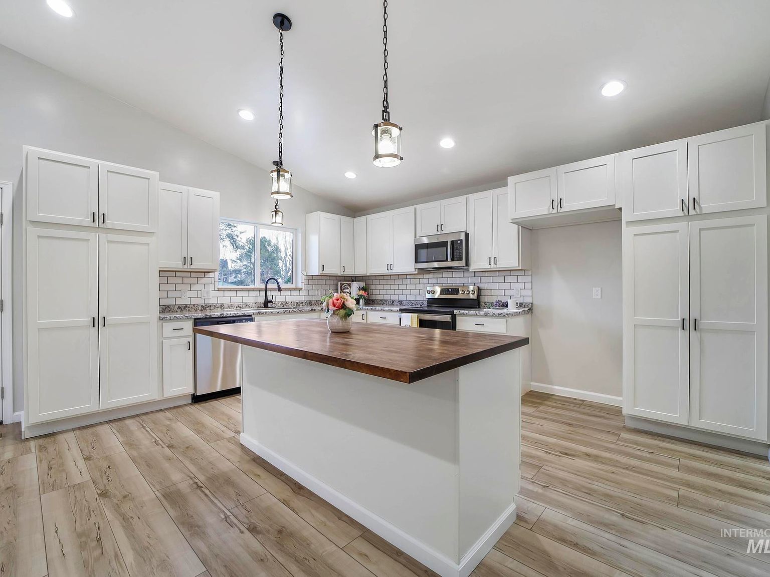 525 Michigan St, Gooding, ID 83330 Zillow