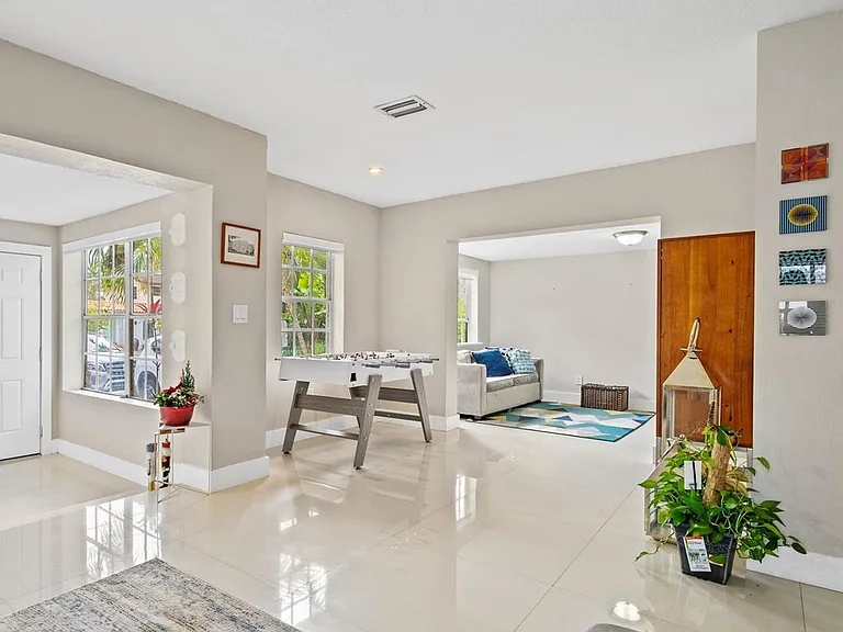 4455 SW 10th St #SFH — Photo 8