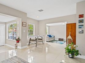 4455 SW 10th St, Miami, FL