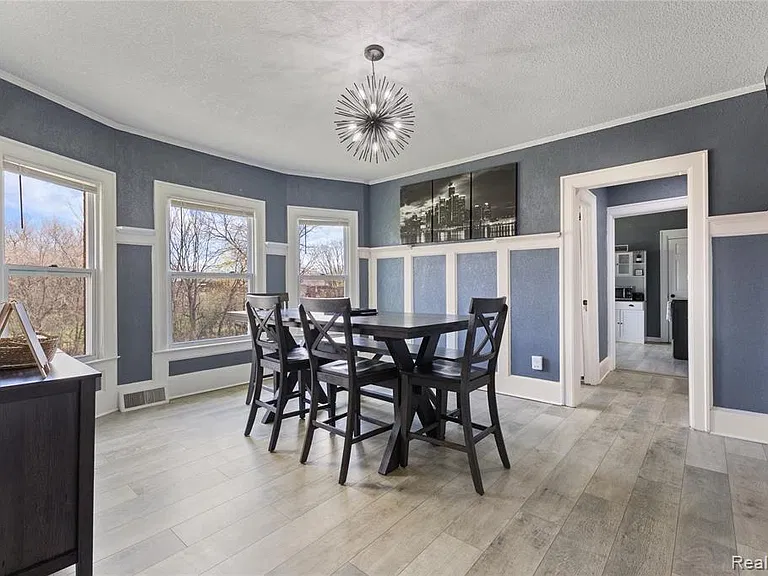 512 Westminster St — Photo 7