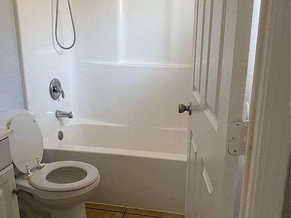 5th image of 733 Dixieanne Ave #18